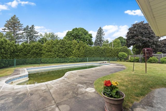 409 Vernon AVENUE, Thiensville, WI 53092