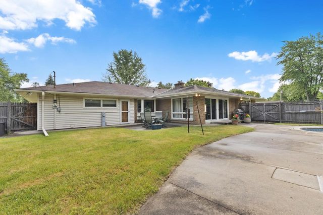 409 Vernon AVENUE, Thiensville, WI 53092