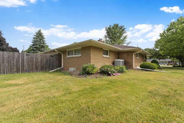 409 Vernon AVENUE, Thiensville, WI 53092