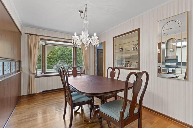 409 Vernon AVENUE, Thiensville, WI 53092
