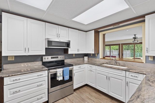 409 Vernon AVENUE, Thiensville, WI 53092