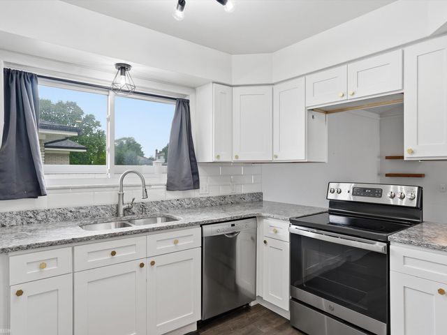 3079 Juanita Drive, Sterling Heights, MI 48310