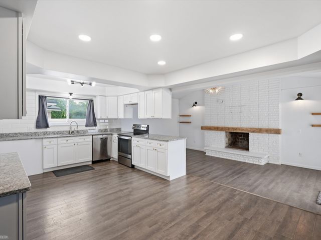 3079 Juanita Drive, Sterling Heights, MI 48310