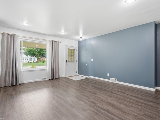 3079 Juanita Drive, Sterling Heights, MI 48310