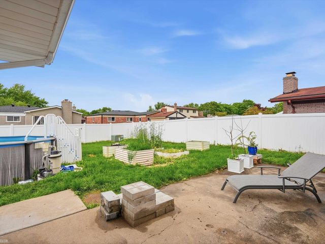 3079 Juanita Drive, Sterling Heights, MI 48310