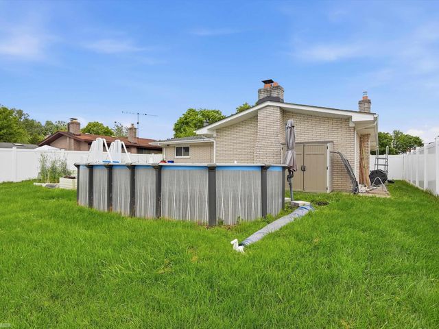 3079 Juanita Drive, Sterling Heights, MI 48310