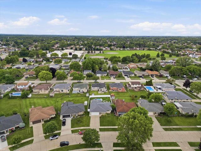 3079 Juanita Drive, Sterling Heights, MI 48310