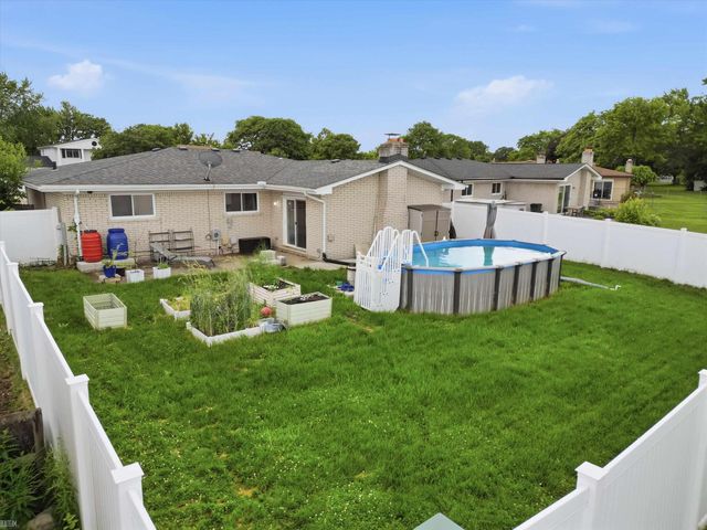 3079 Juanita Drive, Sterling Heights, MI 48310