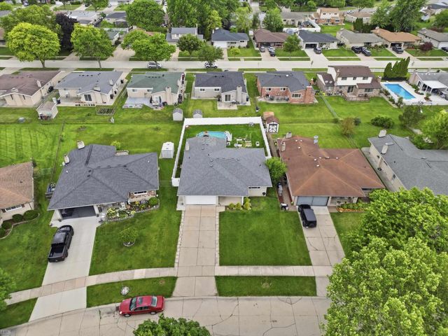3079 Juanita Drive, Sterling Heights, MI 48310