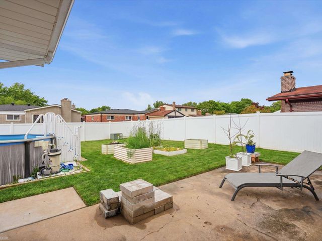 3079 Juanita Drive, Sterling Heights, MI 48310