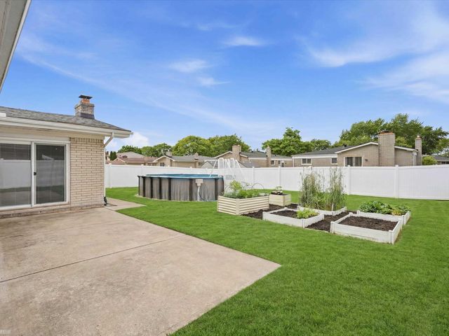 3079 Juanita Drive, Sterling Heights, MI 48310