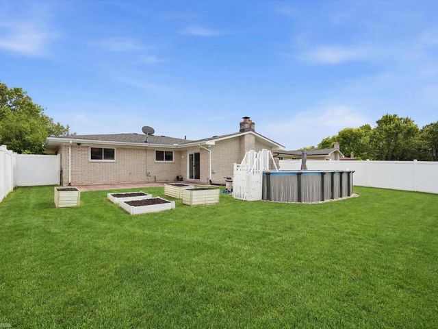 3079 Juanita Drive, Sterling Heights, MI 48310