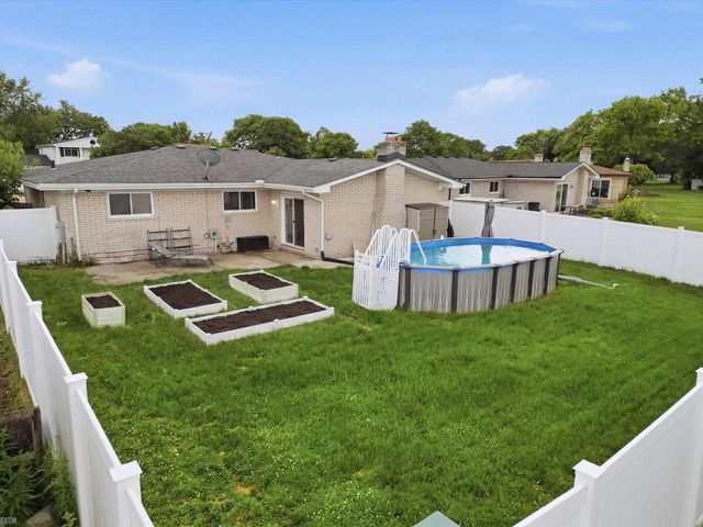 3079 Juanita Drive, Sterling Heights, MI 48310