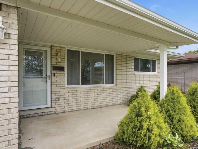 3079 Juanita Drive, Sterling Heights, MI 48310