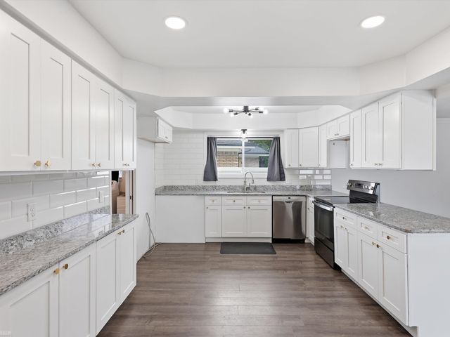 3079 Juanita Drive, Sterling Heights, MI 48310