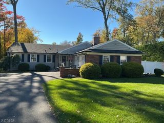 293 Cherry Hill Rd, Mountainside Boro, NJ 07092