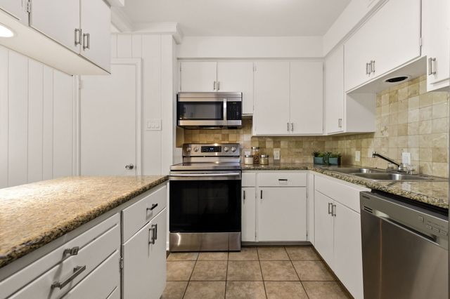 6131 Bandera Avenue A, Dallas, TX 75225