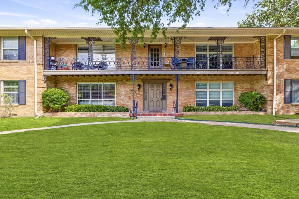 6131 Bandera Avenue A, Dallas, TX 75225