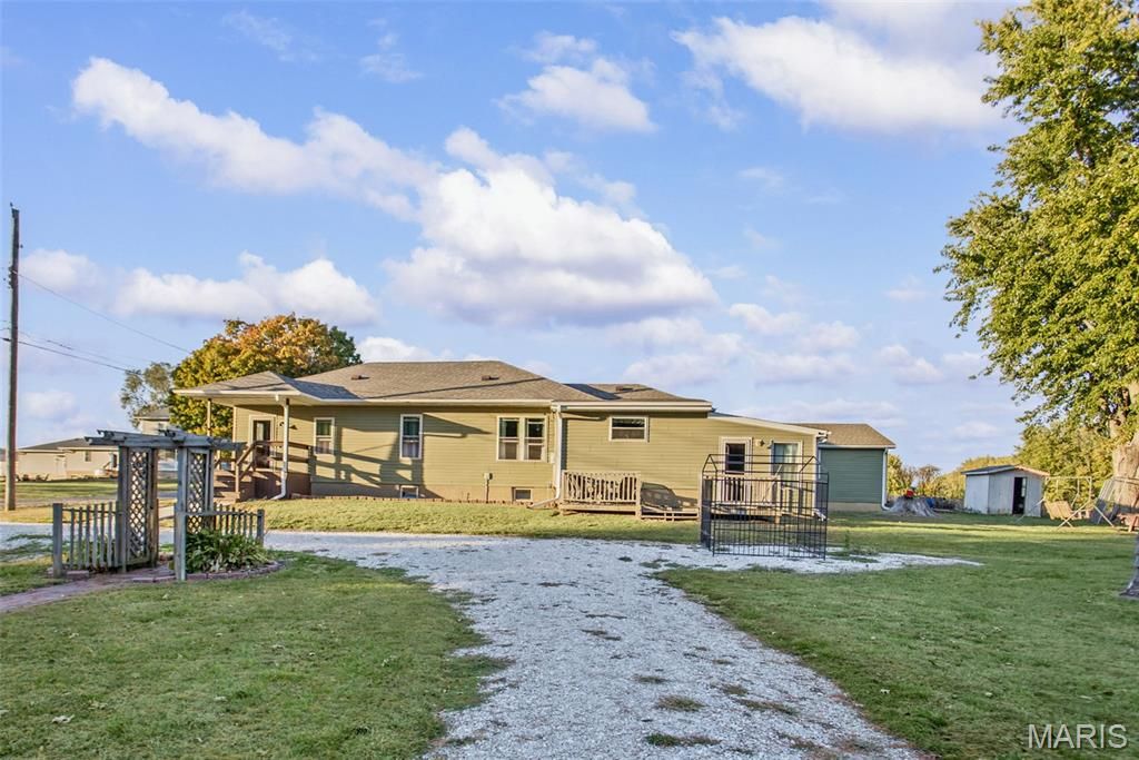 Image 2 of property listing at 1 N Cobb Street, Roodhouse, IL 62082