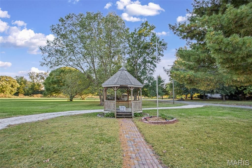 Image 11 of property listing at 1 N Cobb Street, Roodhouse, IL 62082