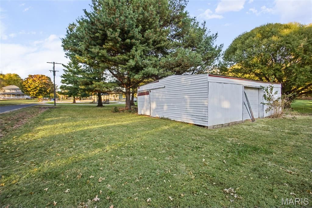 Image 18 of property listing at 1 N Cobb Street, Roodhouse, IL 62082