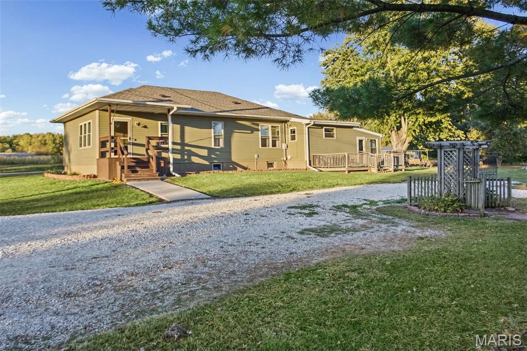Image 20 of property listing at 1 N Cobb Street, Roodhouse, IL 62082