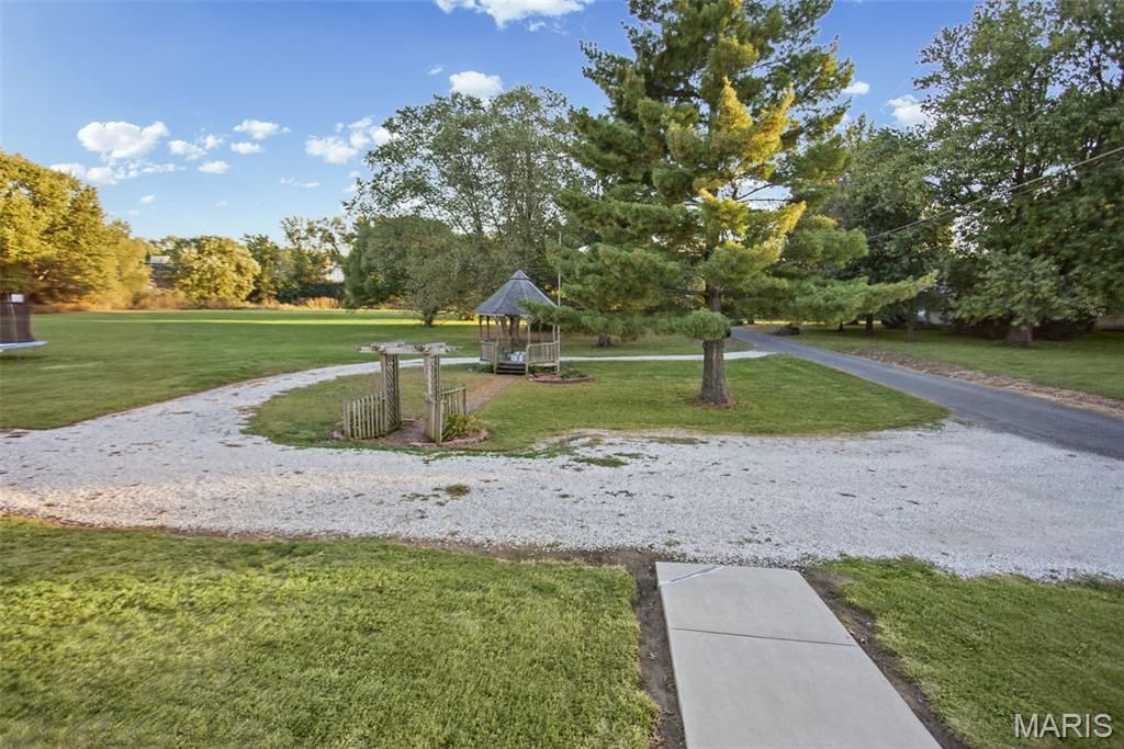 Image 6 of property listing at 1 N Cobb Street, Roodhouse, IL 62082
