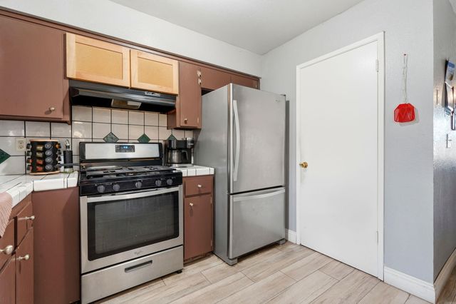 13069 Quinto Court, Cutler, CA 93615