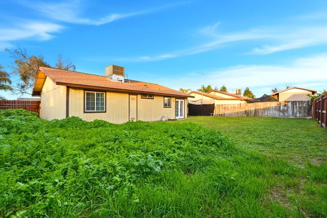 13069 Quinto Court, Cutler, CA 93615