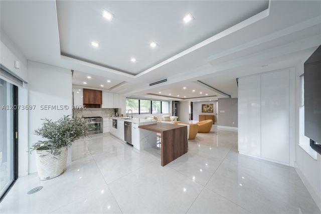 5601 N Ocean Dr, Hollywood, FL 33019