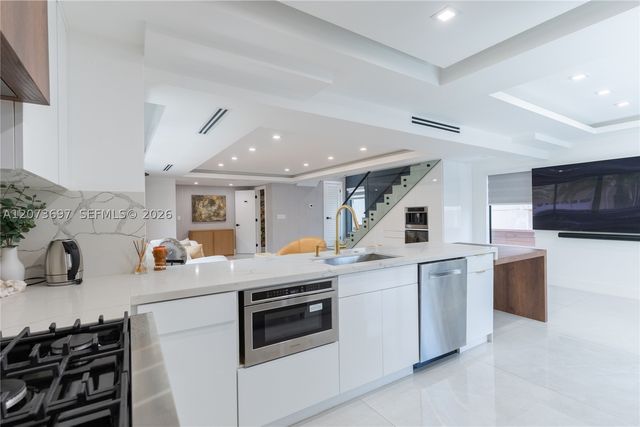5601 N Ocean Dr, Hollywood, FL 33019