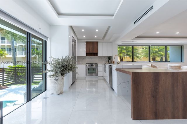 5601 N Ocean Dr, Hollywood, FL 33019