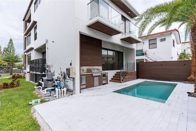 5601 N Ocean Dr, Hollywood, FL 33019