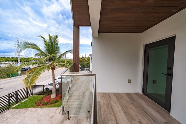 5601 N Ocean Dr, Hollywood, FL 33019