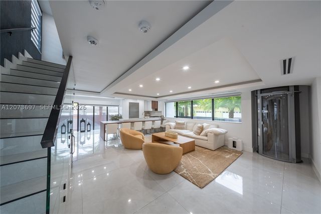 5601 N Ocean Dr, Hollywood, FL 33019