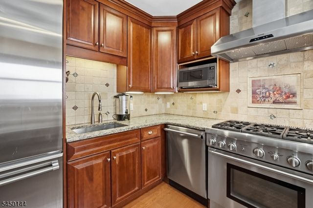7 Henderson St, Passaic City, NJ 07055