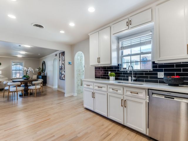 806 Knott Place, Dallas, TX 75208