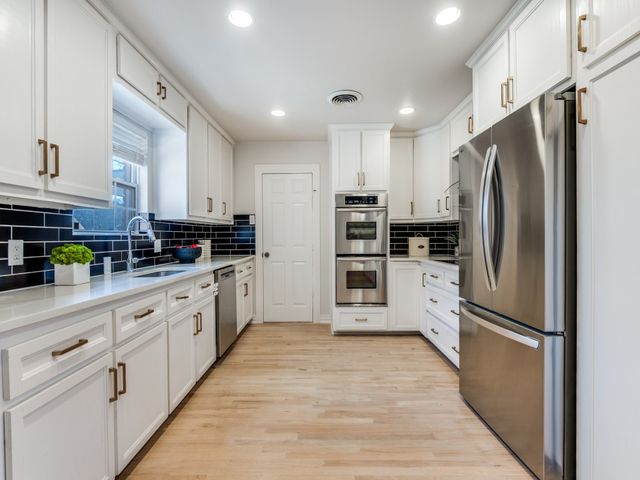 806 Knott Place, Dallas, TX 75208