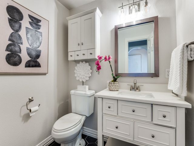 806 Knott Place, Dallas, TX 75208