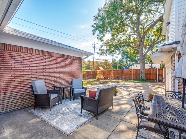 806 Knott Place, Dallas, TX 75208