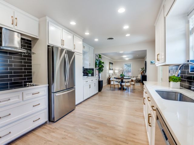 806 Knott Place, Dallas, TX 75208