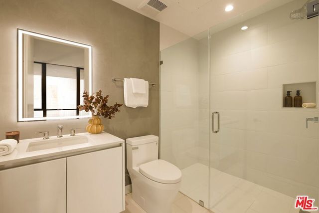 1264 N Harper Avenue 202, West Hollywood, CA 90046