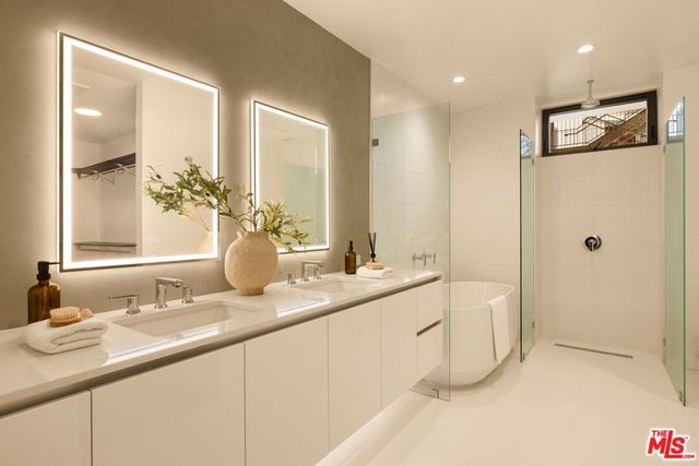 1264 N Harper Avenue 202, West Hollywood, CA 90046
