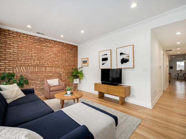 2537 N HAMLIN Avenue 1N, Chicago, IL 60647