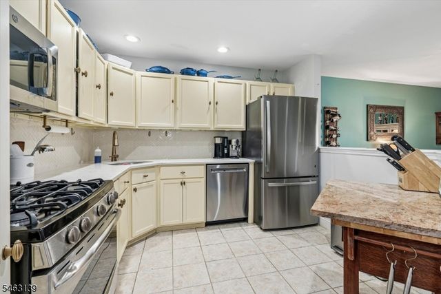 118 Brookside Ln, Mount Arlington Boro, NJ 07856