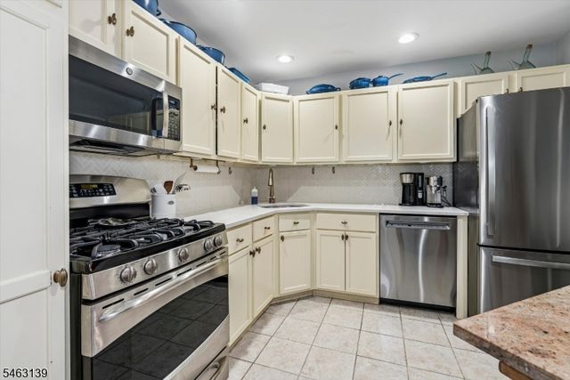 118 Brookside Ln, Mount Arlington Boro, NJ 07856