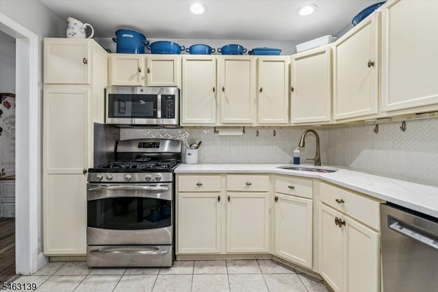118 Brookside Ln, Mount Arlington Boro, NJ 07856