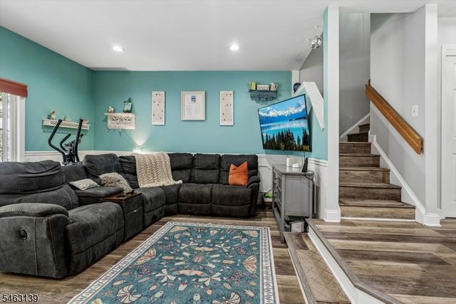118 Brookside Ln, Mount Arlington Boro, NJ 07856