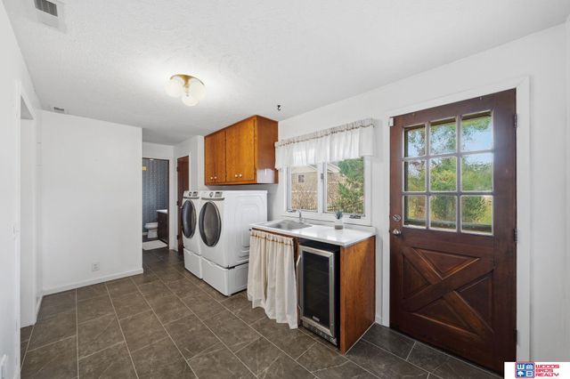 6030 Minter Lane, Lincoln, NE 68516