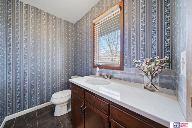 6030 Minter Lane, Lincoln, NE 68516